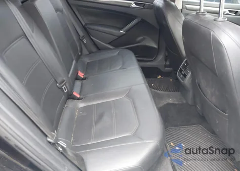 2017 Volkswagen Passat 1.8T Se z USA, uszkodzony, nr VIN 1VWBT7A3XHC009376